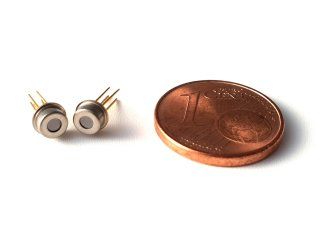 Miniature thermopile infrared sensor with filter