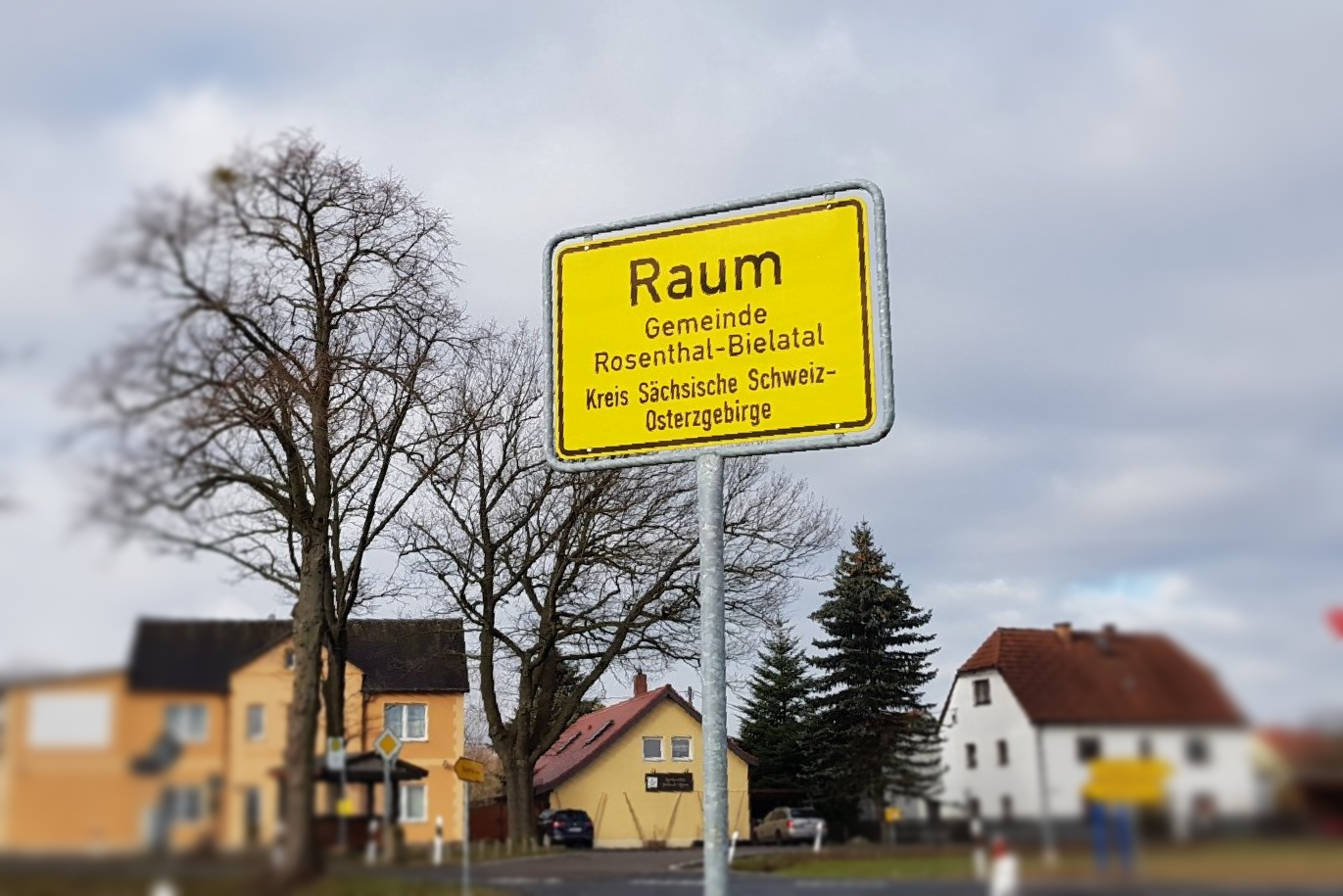 Ortsschild Pension bei Königstein für Ihren Urlaub in der Sächsischen Schweiz im Elbsandsteingebirge