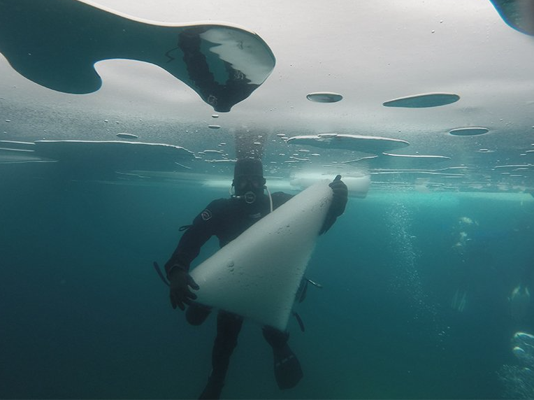 buceo bajo hielo