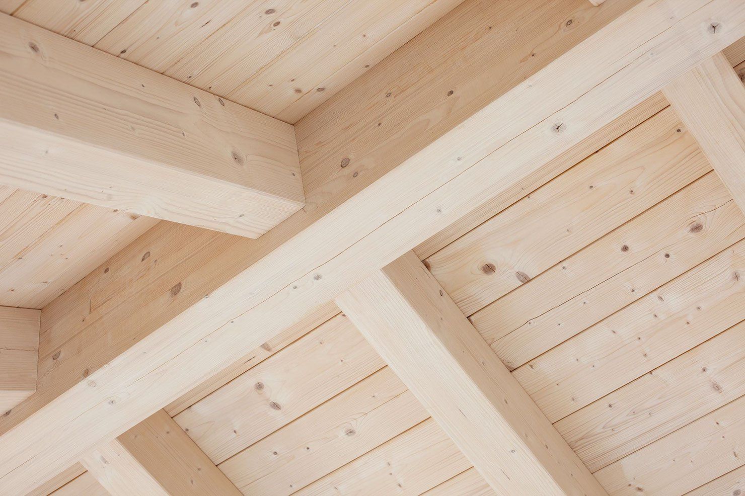 Traditioneller Dachstuhl aus Holz