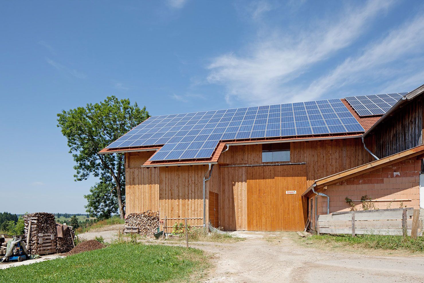 Kuhstall aus Holzbau von Holzbau Jörg