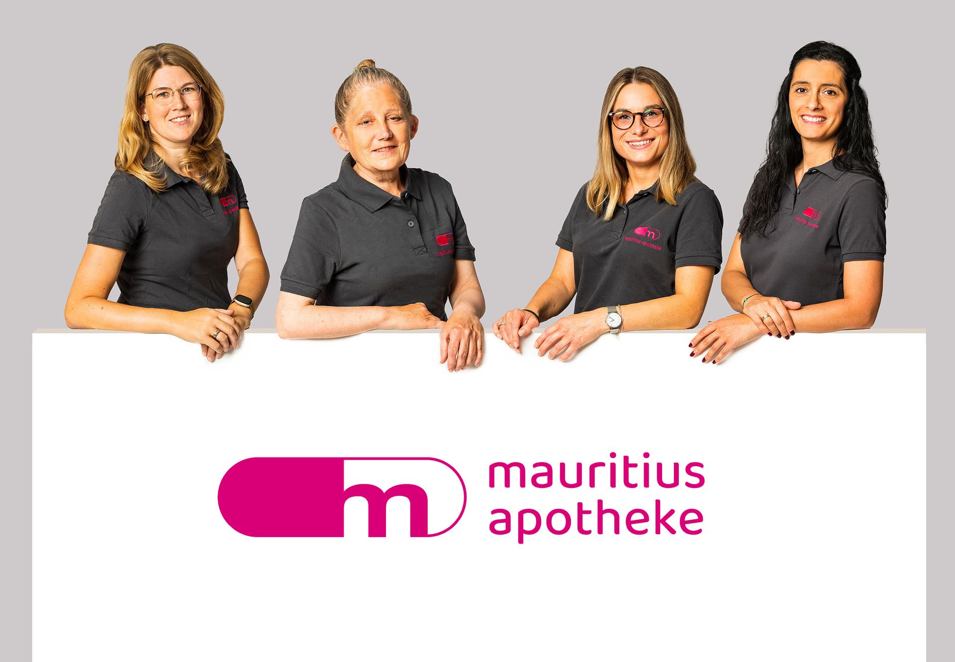 Gruppenbild 4 Frauen Team Back Office