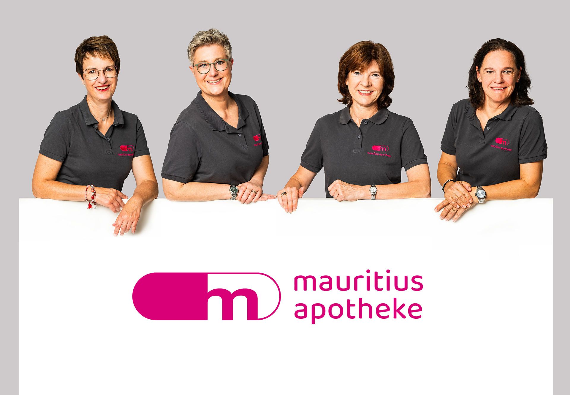 Gruppenbild 4 Frauen Team Labor