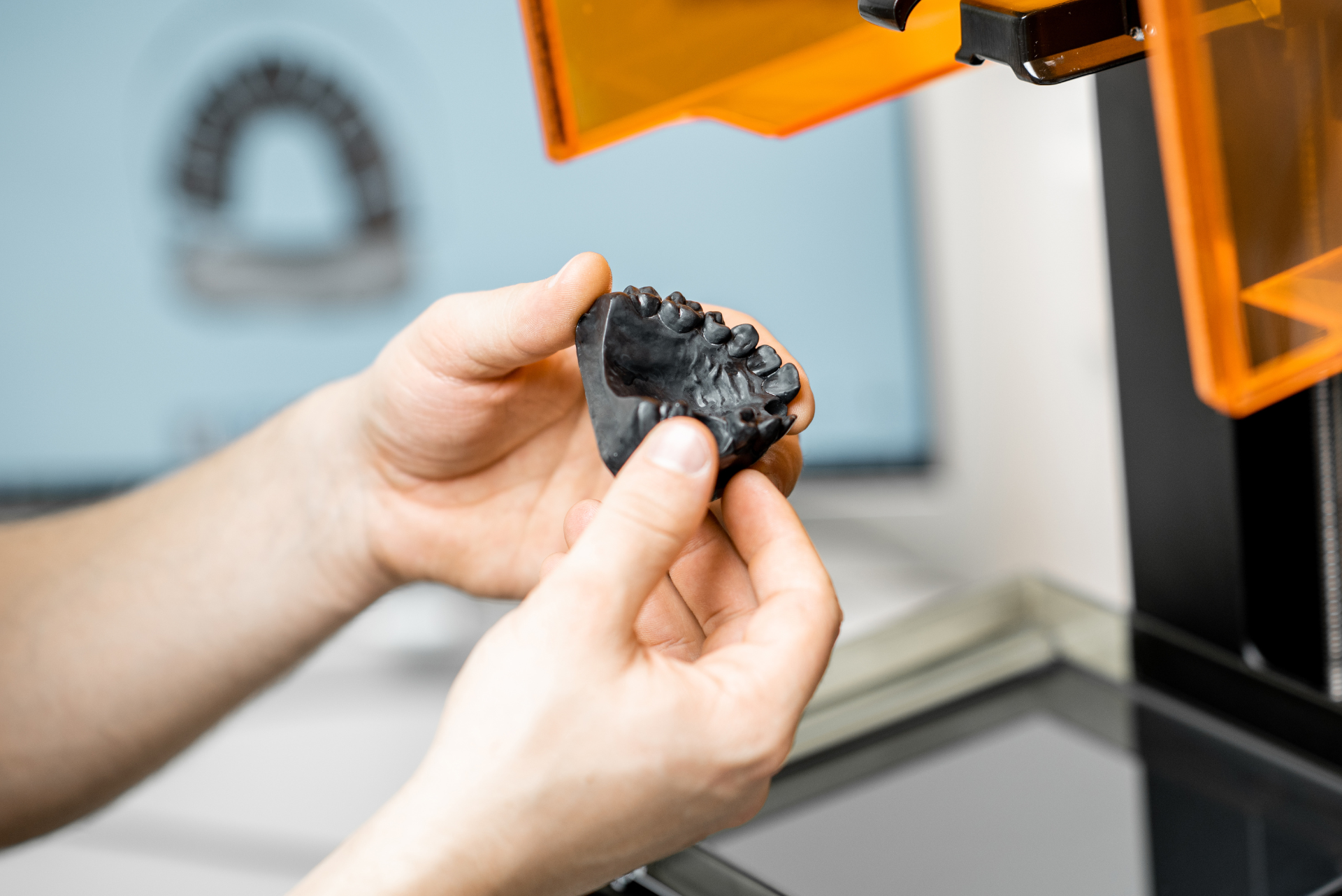 Soluciones dentales, prótesis dentales, laboratorio B1 DENT Castellón, España, soluciones estéticas y duraderas.