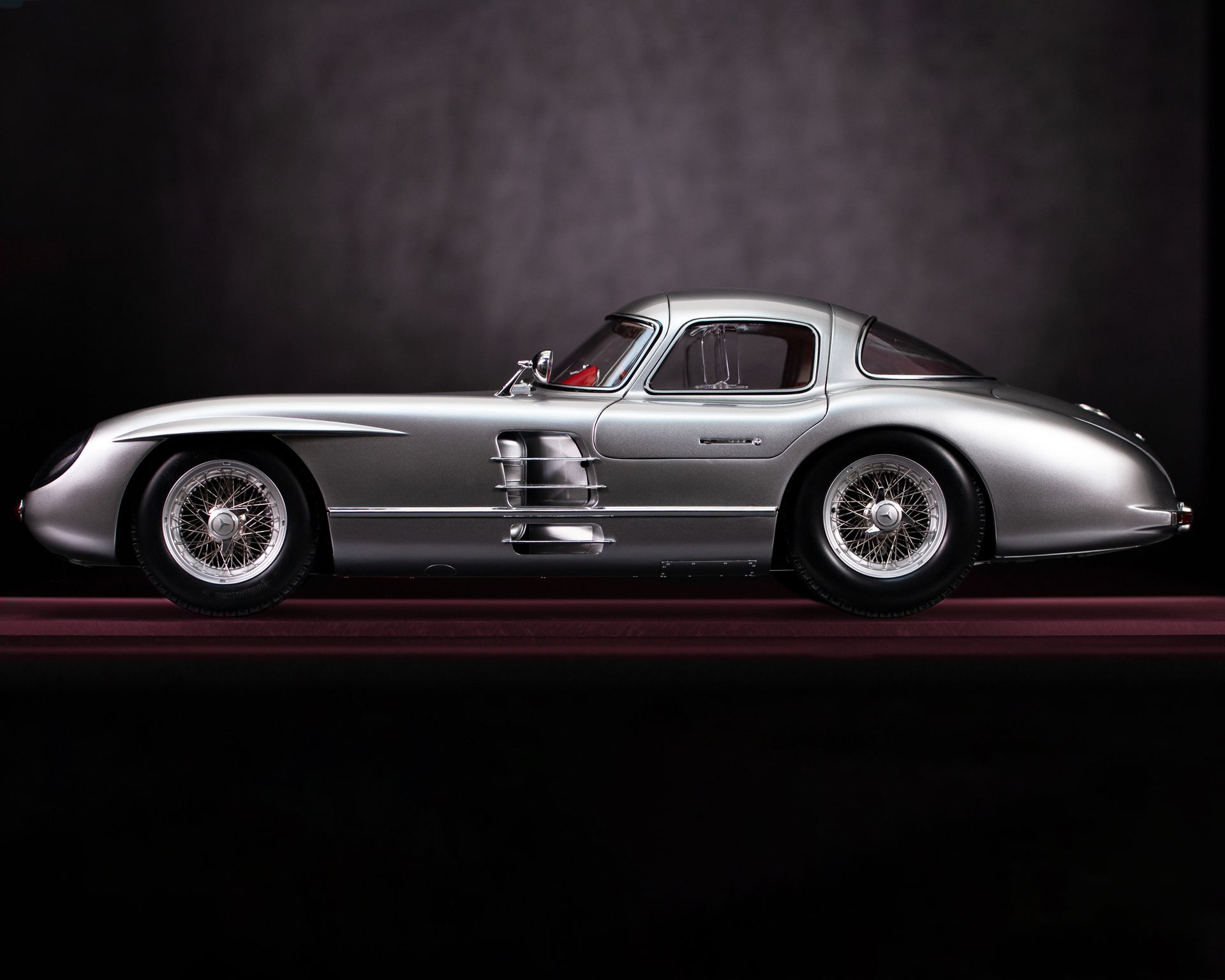 Mercedes-Benz 300 SLR „Uhlenhaut Coupé“ 1/8 Bausatz – „Der Rote“