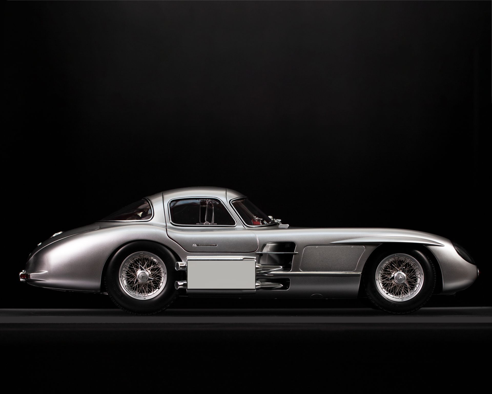 Mercedes-Benz 300 SLR „Uhlenhaut Coupé“ 1/8 Bausatz – „Der Rote“
