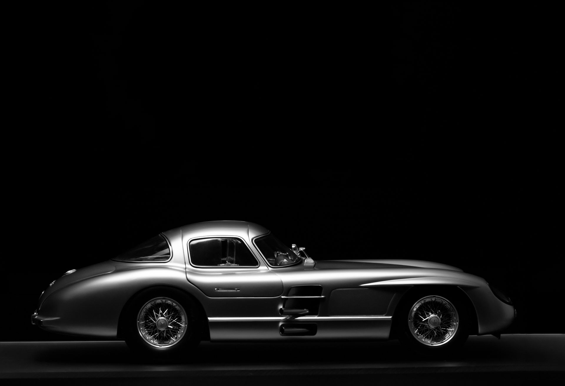 Mercedes-Benz 300 SLR „Uhlenhaut Coupé“ 1/8 Bausatz – „Der Rote“
