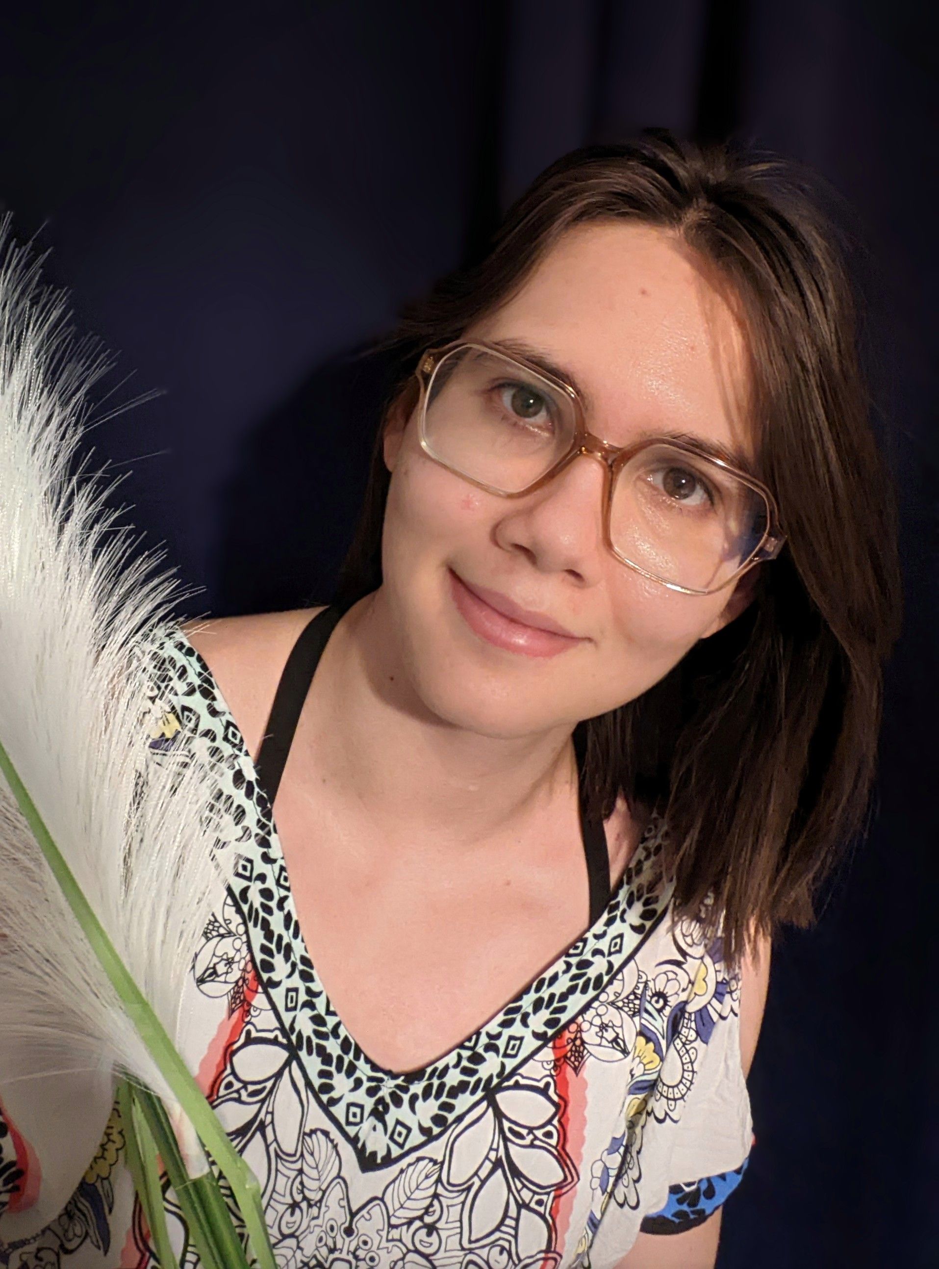 Illustratorin Anja Dannenberg Bild Anja Dannenberg, junge Frau mit Brille und schulterlangem Haar