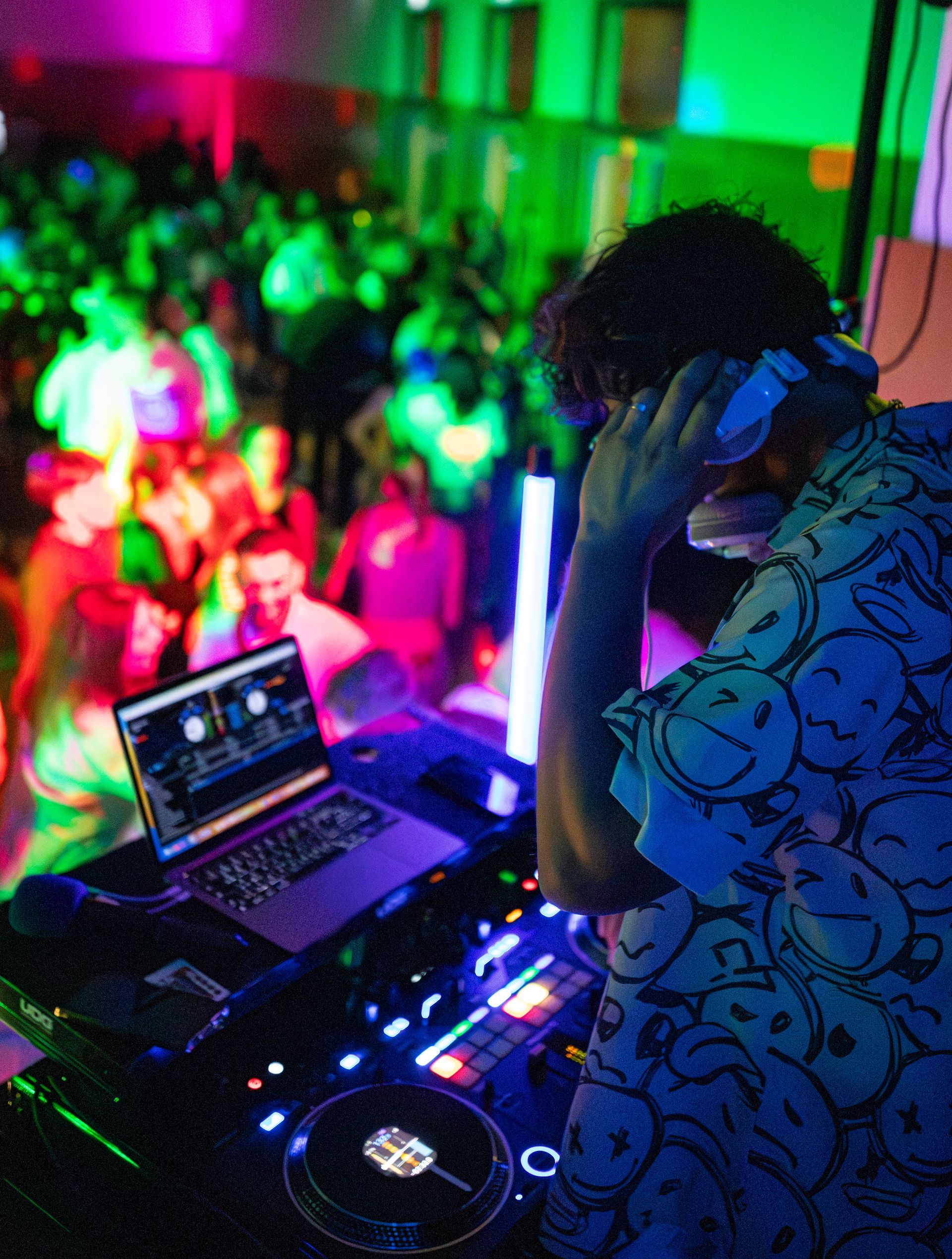 Dj Mike, Dj Mike 808, Hochzeits-Dj, Event-Dj, Dj für Hochzeit, Dj für Firmenfeier, Dj für Geburtstag, Mobiler Dj, Dj buchen, Professioneller Dj, Allrounder-Dj, Allround-Dj, Dj mit eigener Technik, Dj für Hessen, Dj für Bayern.