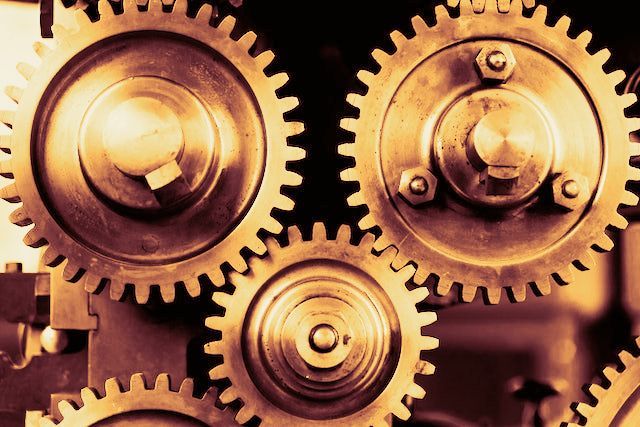 Drei in einander greifende Zahnräder