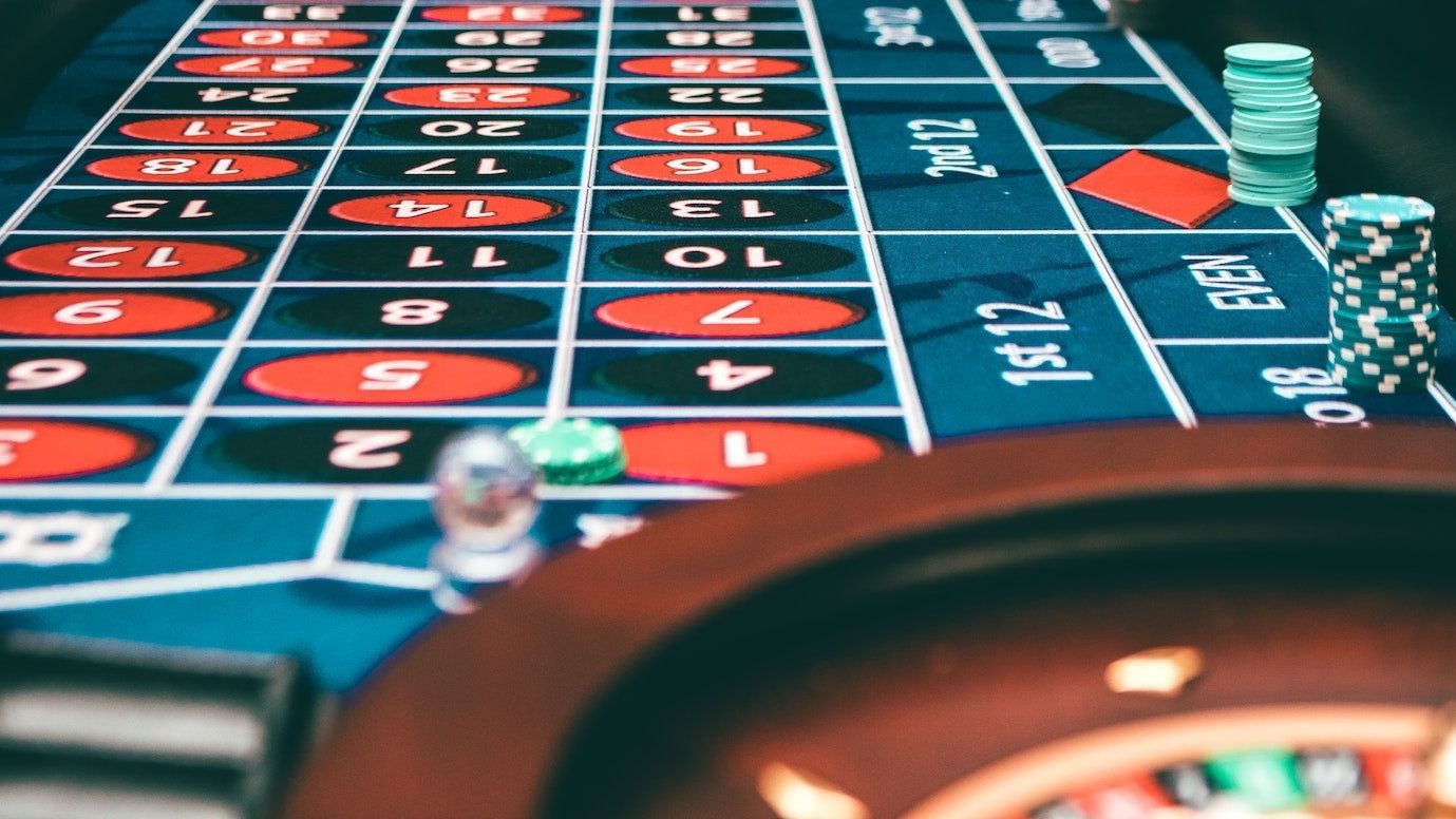 Spieltisch mit Roulette im Casino Spieltisch mit Roulette im Casino