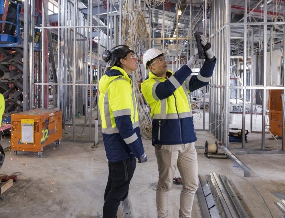 Casque Hololens trimble XR10 BuildingPoint France Nord proposé par Geotopo