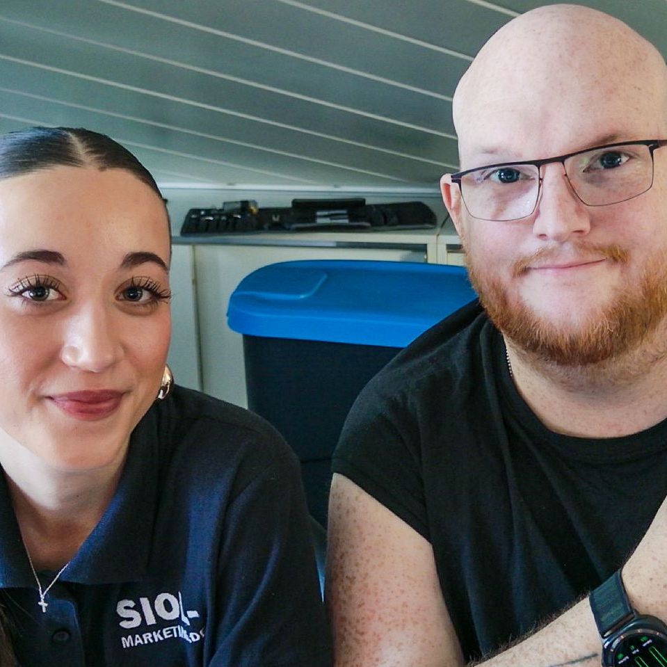 Linda Heil, Schülerpraktikantin des BGs Gelnhausen mit Geschäftsführer Jens Siol