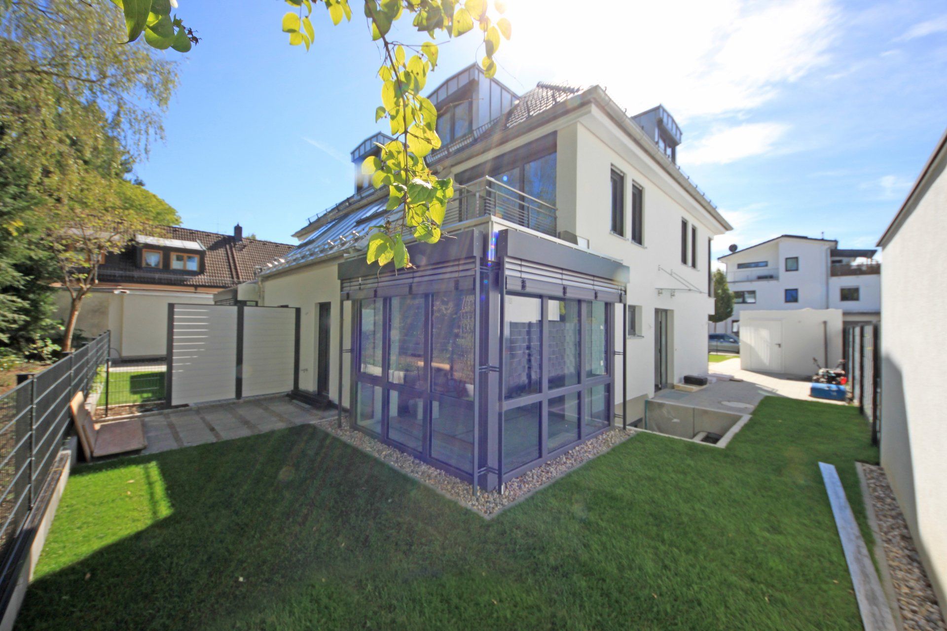 Doppelhaus mit Glaserker