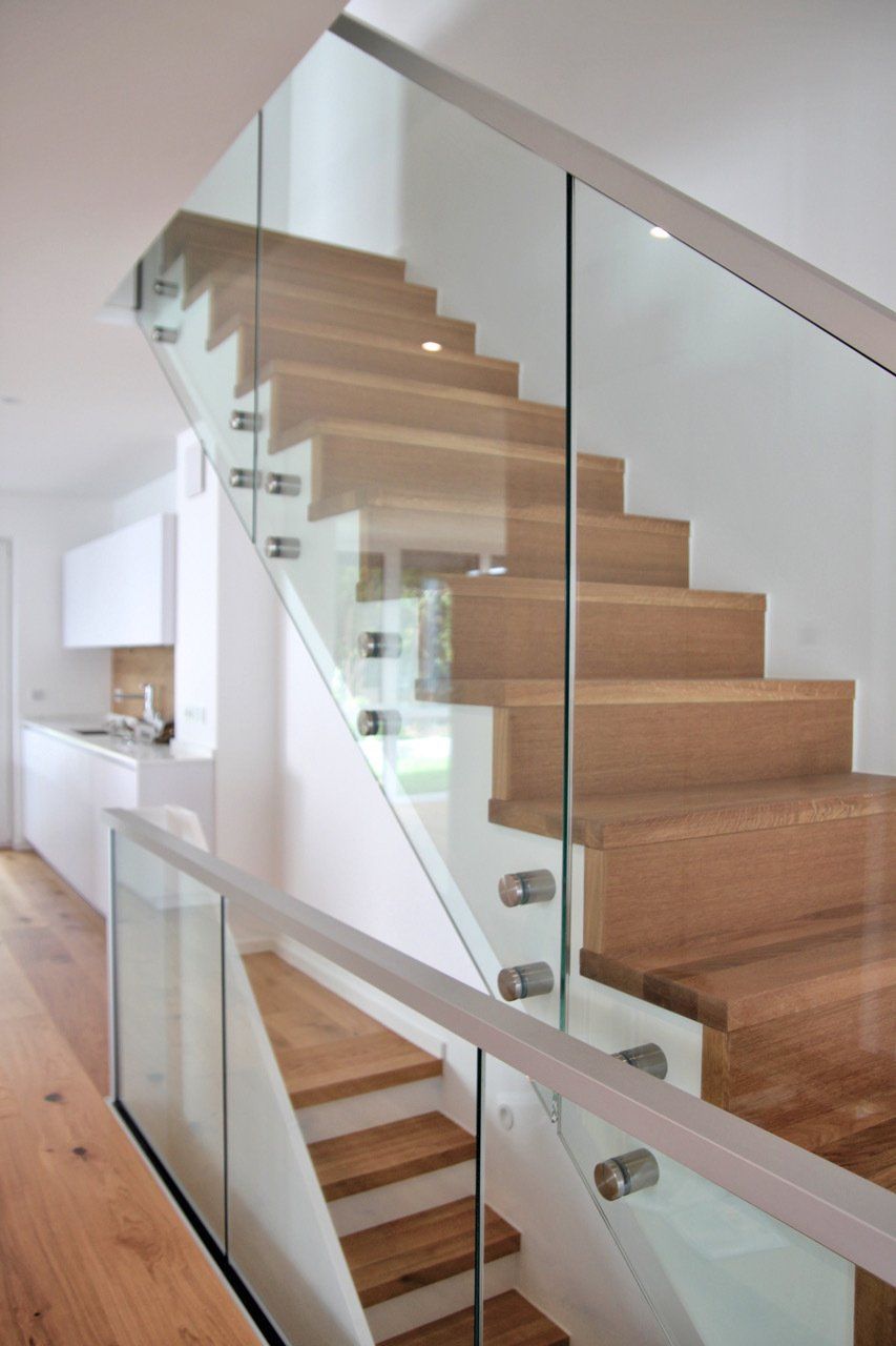 Treppe mit Glasgeländer