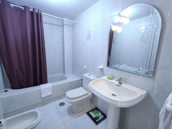 Baño en apartamentos a 400 metros de la playa en Sanxenxo