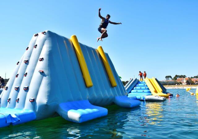 Salto en Aquapark en Sanxenxo