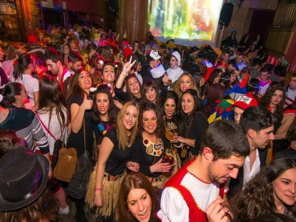 Sesión discoteca en cena conjunta despedidas en A Coruña
