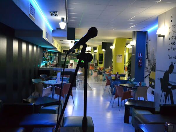 Cena para despedidas con karaoke en Ourense