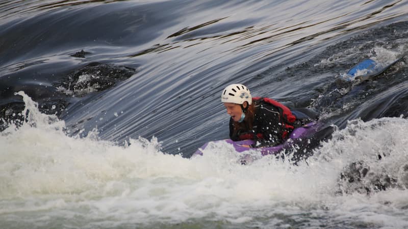 Velocidad y adrenalina haciendo Hidrospeed en Vigo