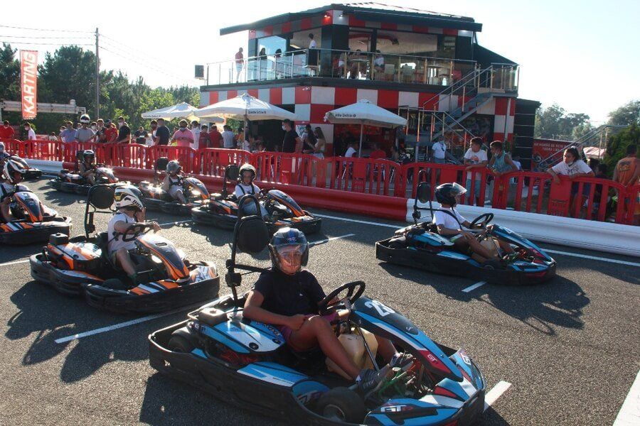 Ambiente de espera arrancar los karts en Sanxenxo