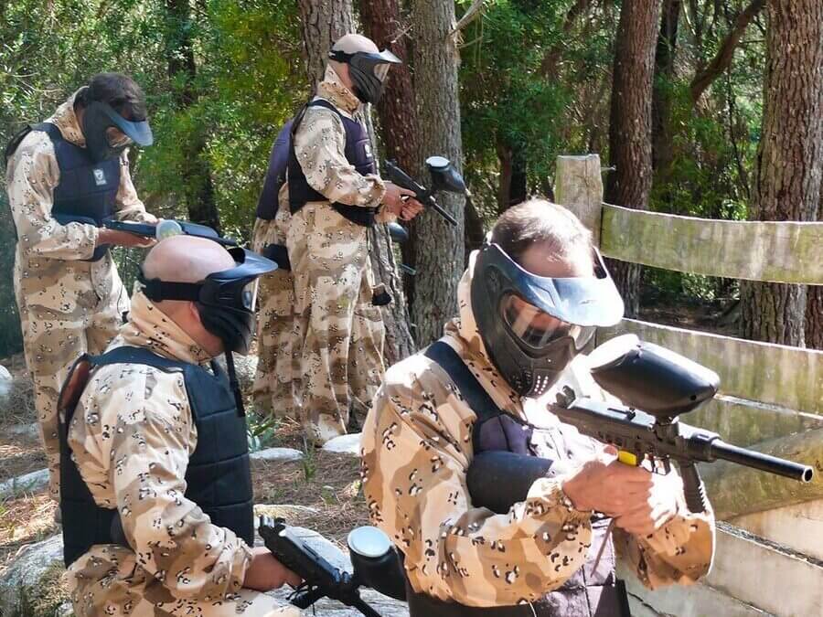 Preparados para la acción en Paintball Sanxenxo
