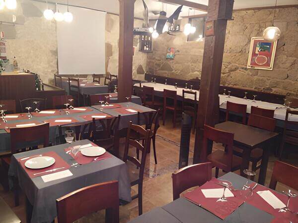 Salón principal restaurante italiano en Vigo