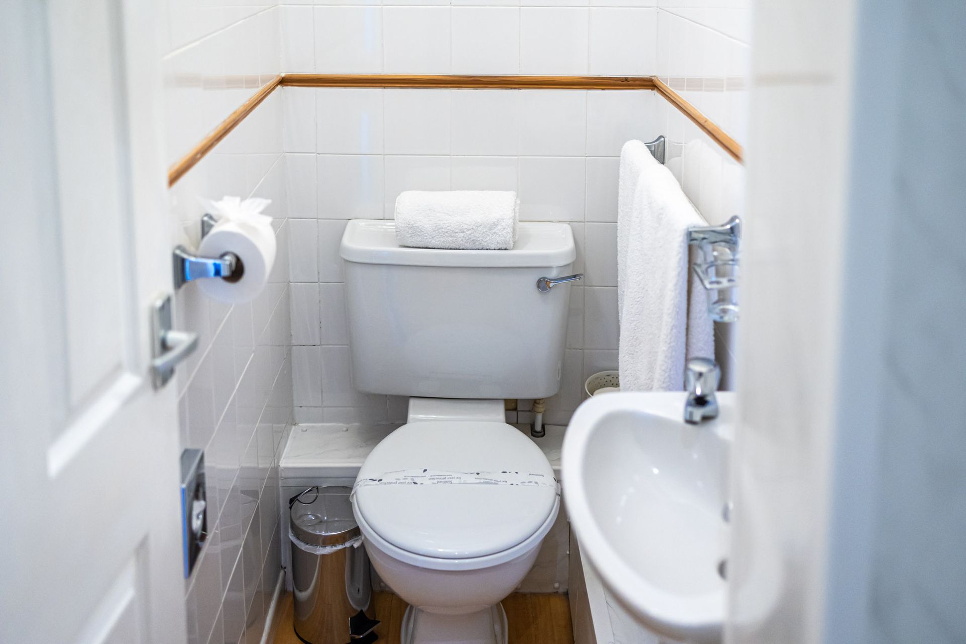 Ensuite Shower & Loo