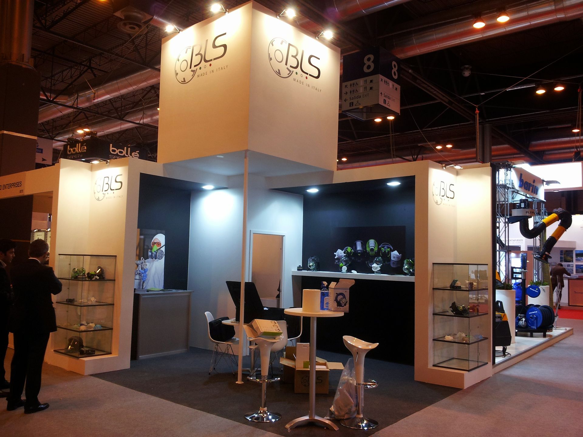 Vista general del stand de BLS terminado en SICUR Madrid