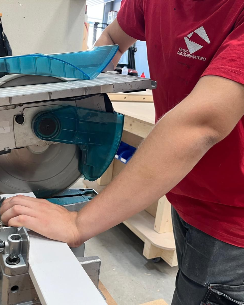 Fabricación en taller de elementos de carpintería para un stand de FITUR
