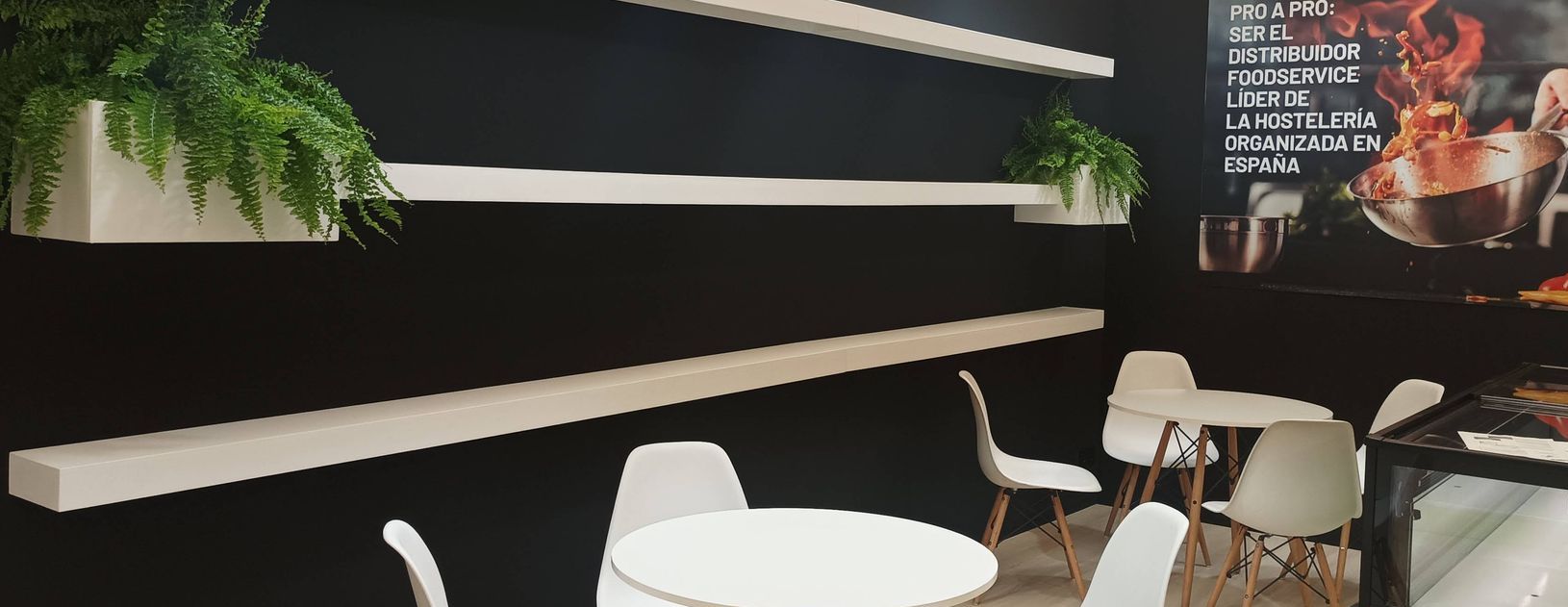 Stand de madera montado por Grupo Diezcarpintero en la feria HORECA Mallorca