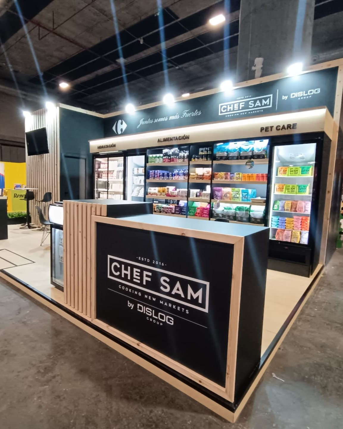 Stand de Chef Sam en el Salón Carrefour 2025 en IFEMA Madrid, fabricado y montado por Diezcarpintero