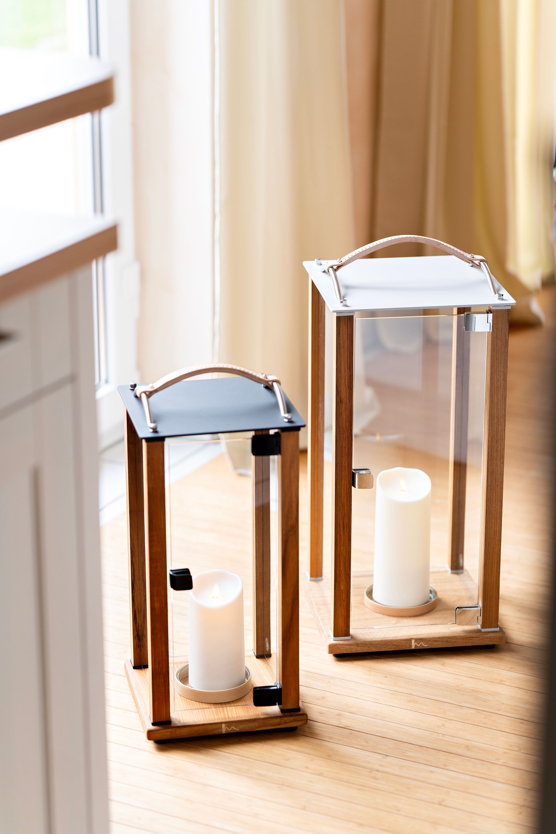 Lineamare lanterns - Sole Line - daylight and midnight sun - with base in teakwood