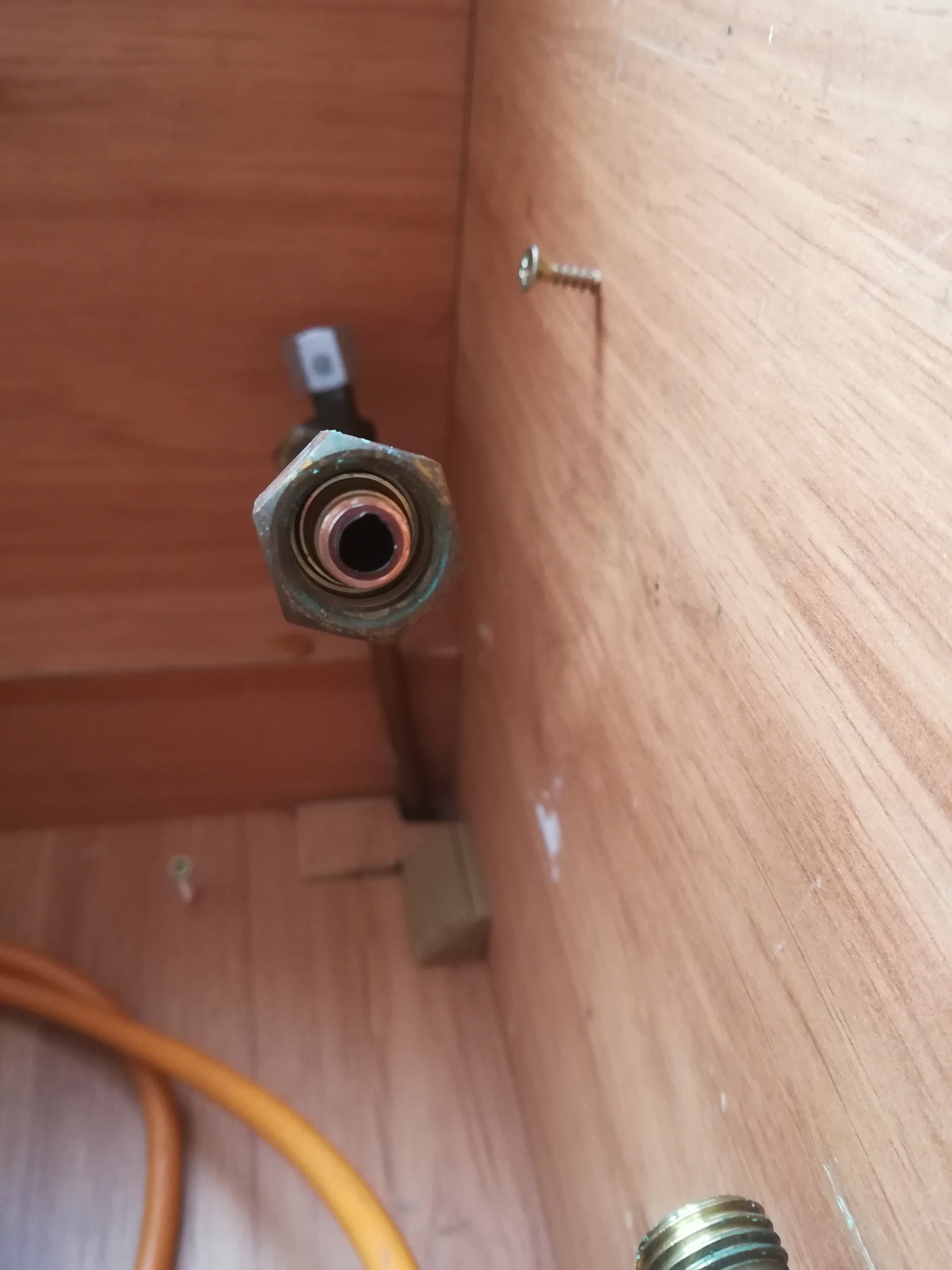 Gastank im Bettkasten, Gasprüfung,Wohnwagen,Wohnmobil,vasios.de