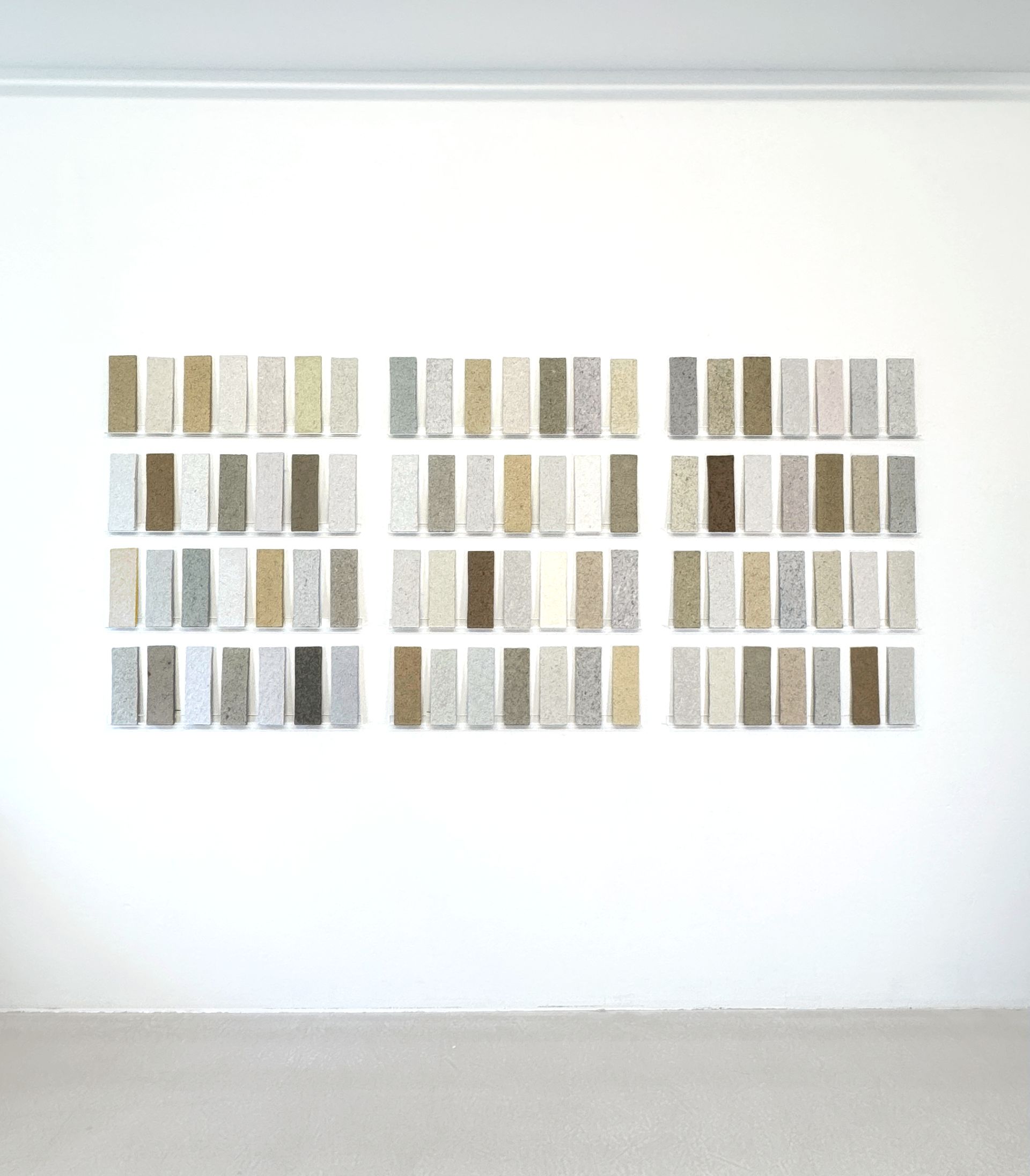 Wandinstallation, Papierkunst, Spurensuche, Dekonstruktion, Archiv, Dieter Ruckhaberle, Künstlerhof Frohnau, Kirstin Rabe