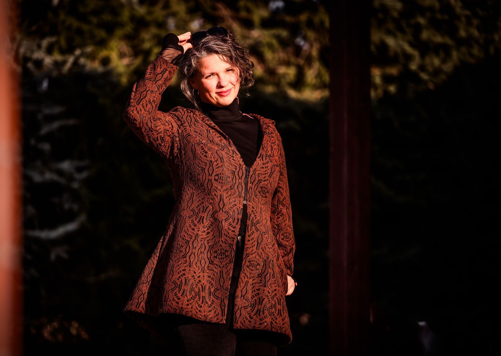 Model mit Jaquette_2 vincennes in der Abendsonne