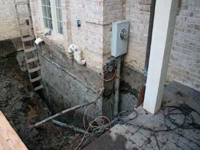 Foundation waterproofing using bentonite
