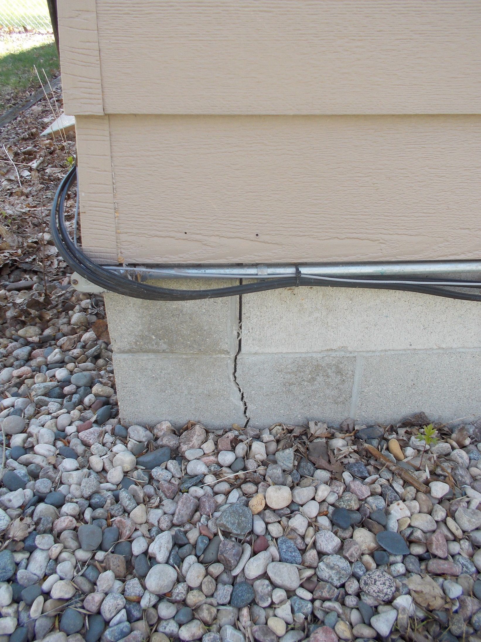 Edina Wet Basement Cracked Wall