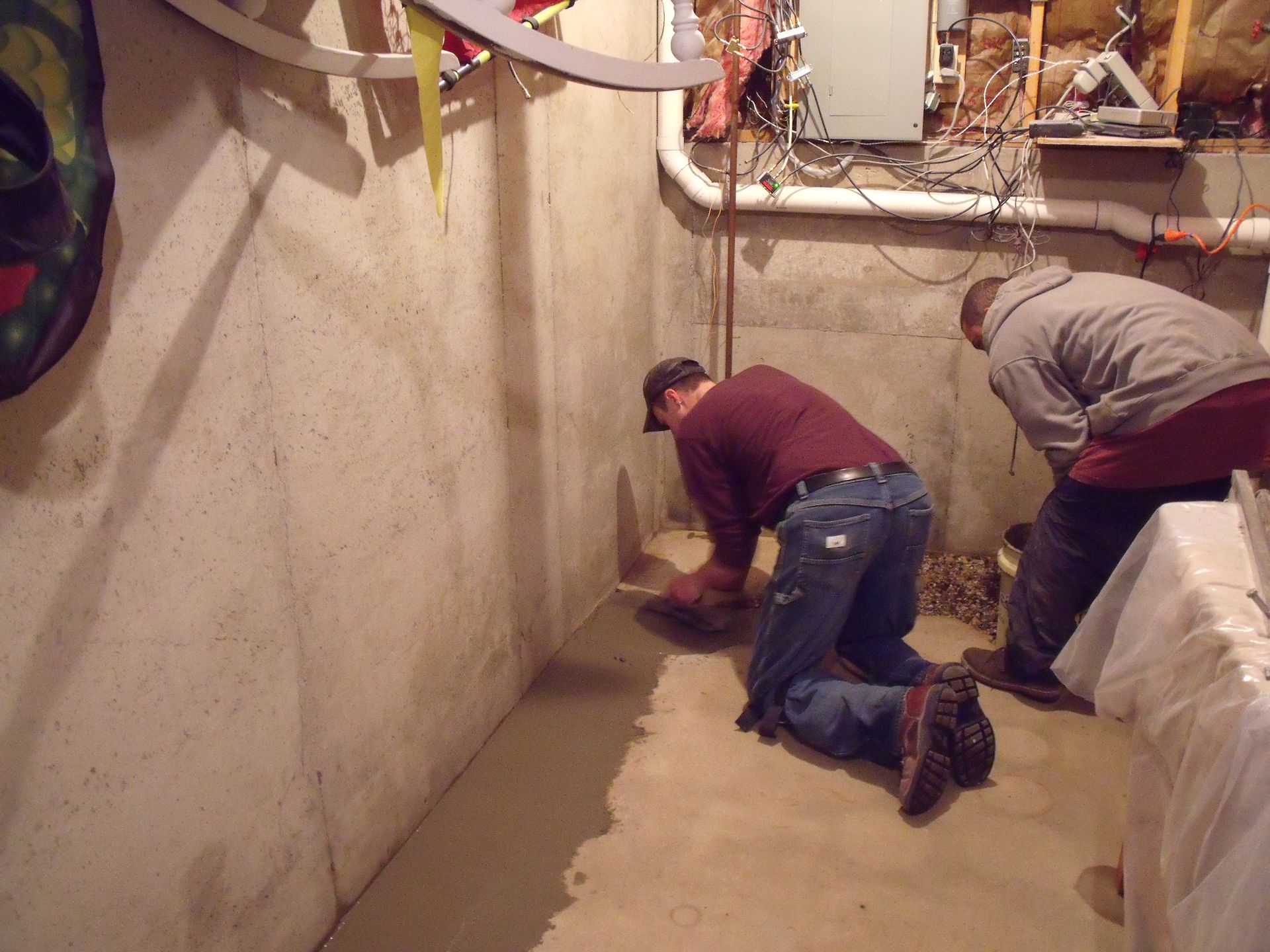 Foundation waterproofing using bentonite