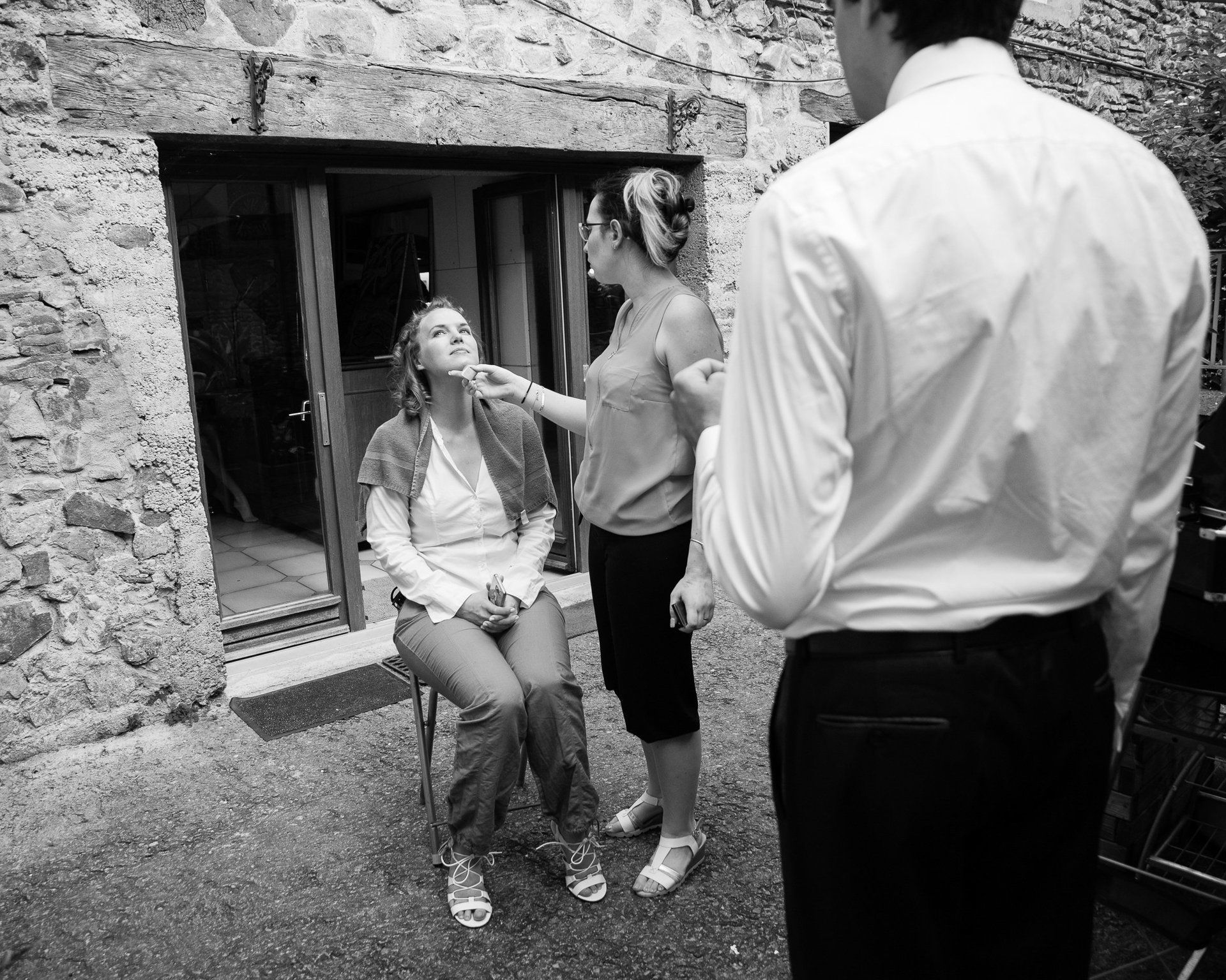 Photographie de mariage de Elizabeth Perrot Photo. Préparatifs de la mariée. Mariage à Roanne, Loire, Rhône Alpes, France.