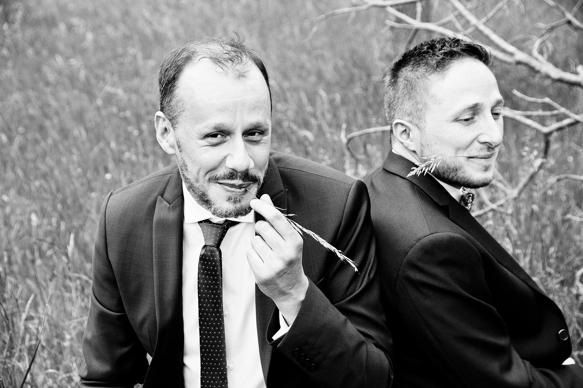 Reportage photo de mariage de Elizabeth Perrot Photo.Séance photo de couple. Shooting en exterieur avec les mariés. Mariage au domaine d'Essalois, aux alentours de  Saint-Etienne, Loire, Rhône-Alpes, France.