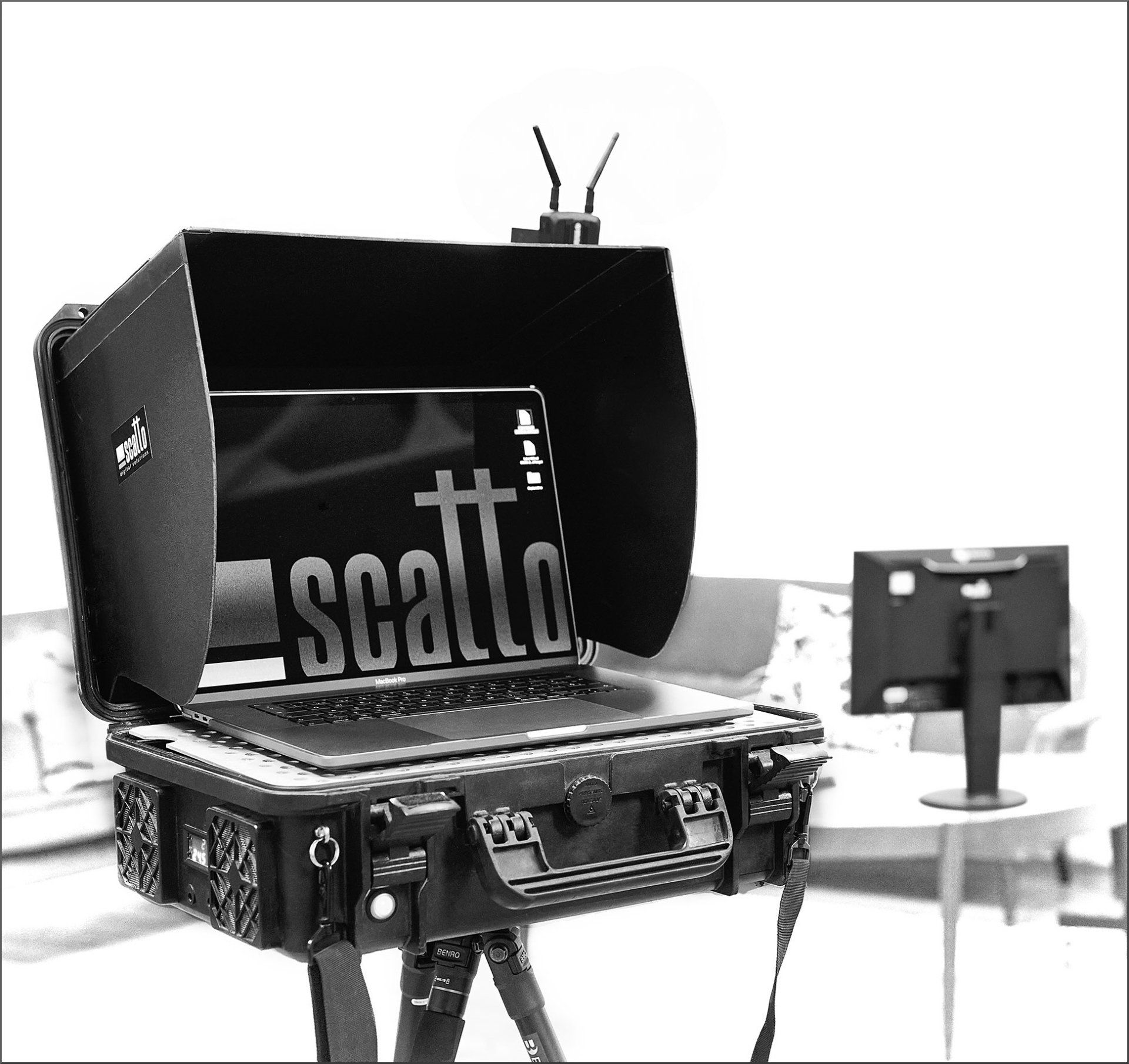 Scatto Digital Solutions-estacion digital portatil-macbook pro i9 16-tecnico digital fotografia-alquiler equipo digital para fotografia-Madrid-Spain