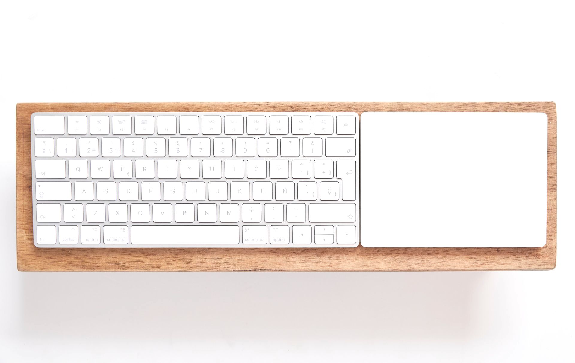 Scatto Digital Solutions-Sporte-Teclado-Magic-KeyBoard-Trackpad-Rental-Madrid-Spain