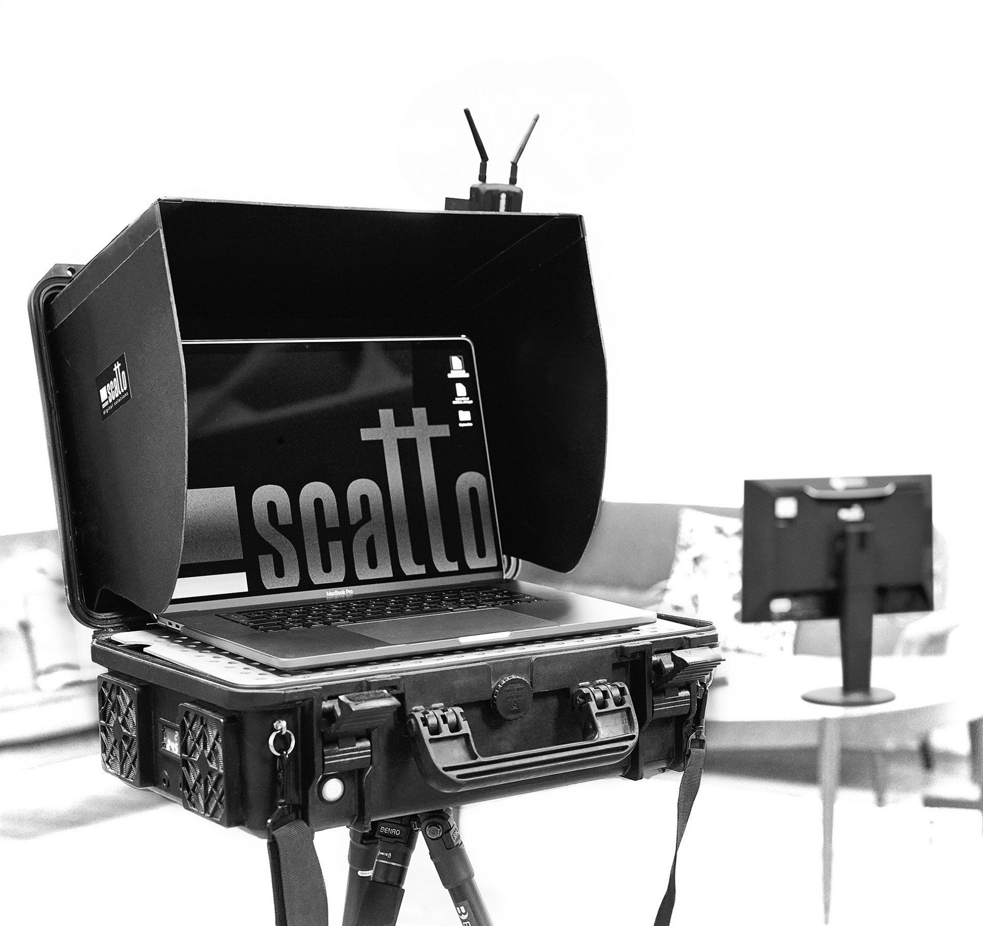 Scatto Digital Solutions-estacion digital-fan cooled-rack-connectivity-tecnico digital fotografia-alquiler equipo digital para fotografia-Madrid-Spain