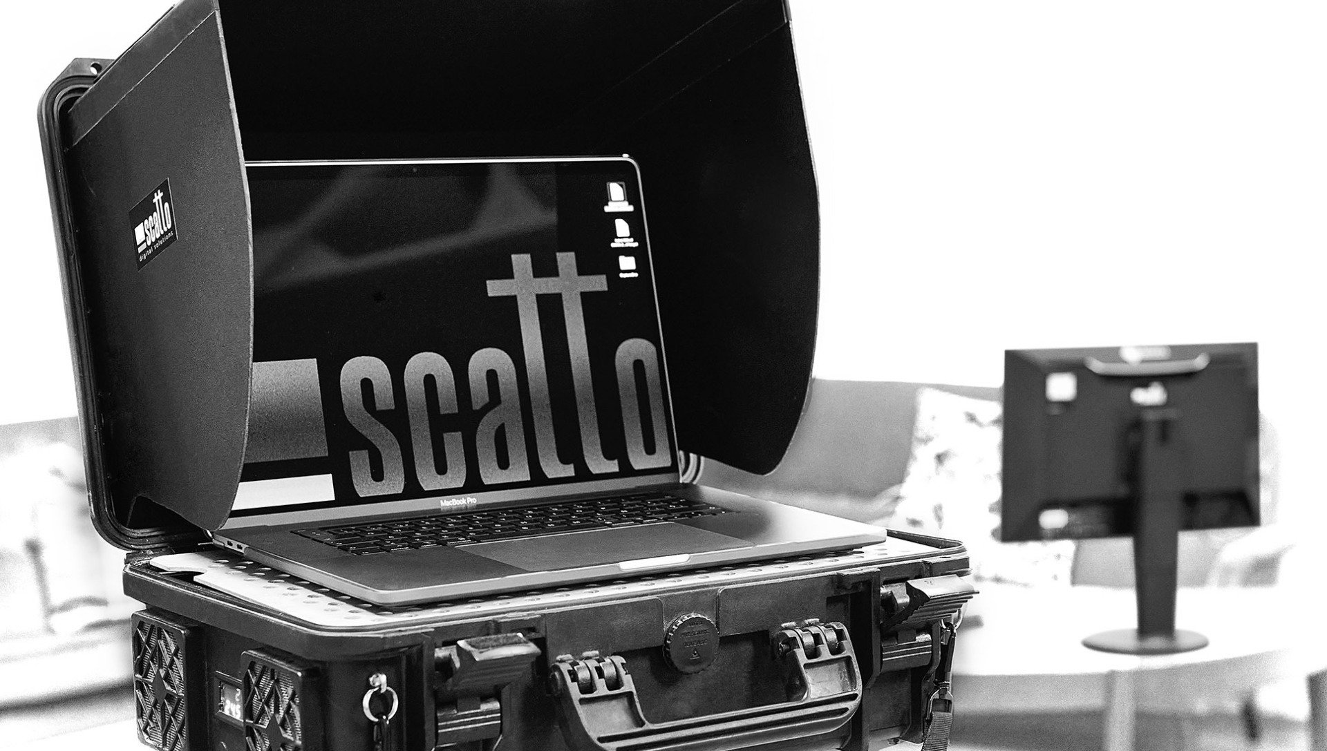 Scatto Digital Solutions-air cooled case-estacion digital-fan cooled-rack-connectivity-tecnico digital fotografia-alquiler equipo digital para fotografia-Madrid-Spain