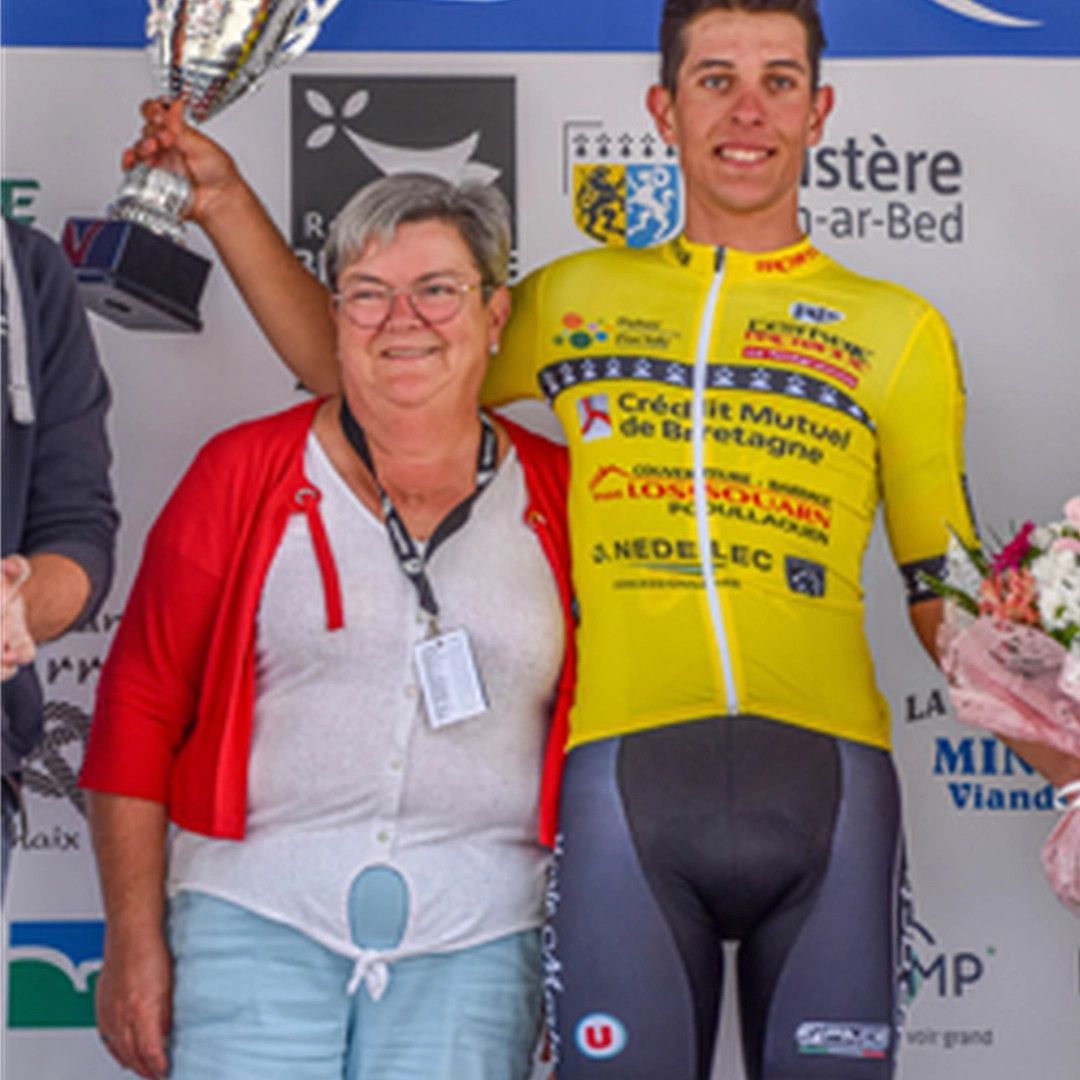 Florian Dauphin , vainqueur 2023 en compagnie de Nicole Tanguy, Présidente de l'Estivale