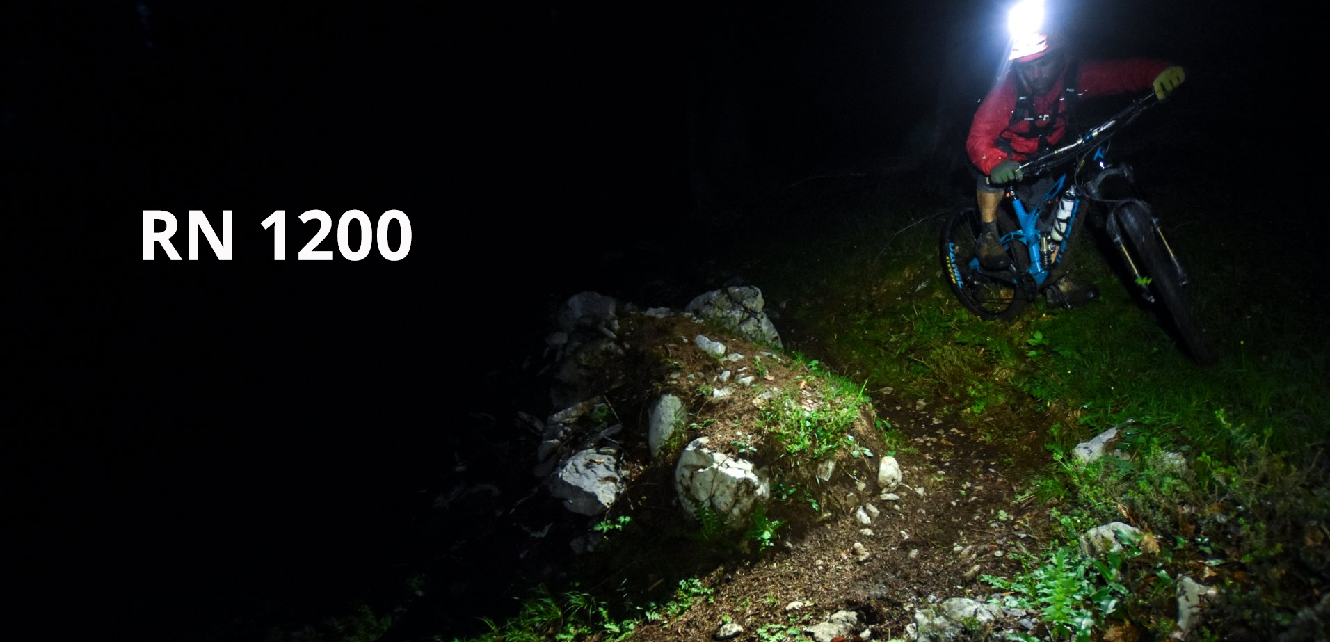 Magicshine starke LED Helmlampe RN 1200 im Wald von einem Fahrer als Bike Light getestet