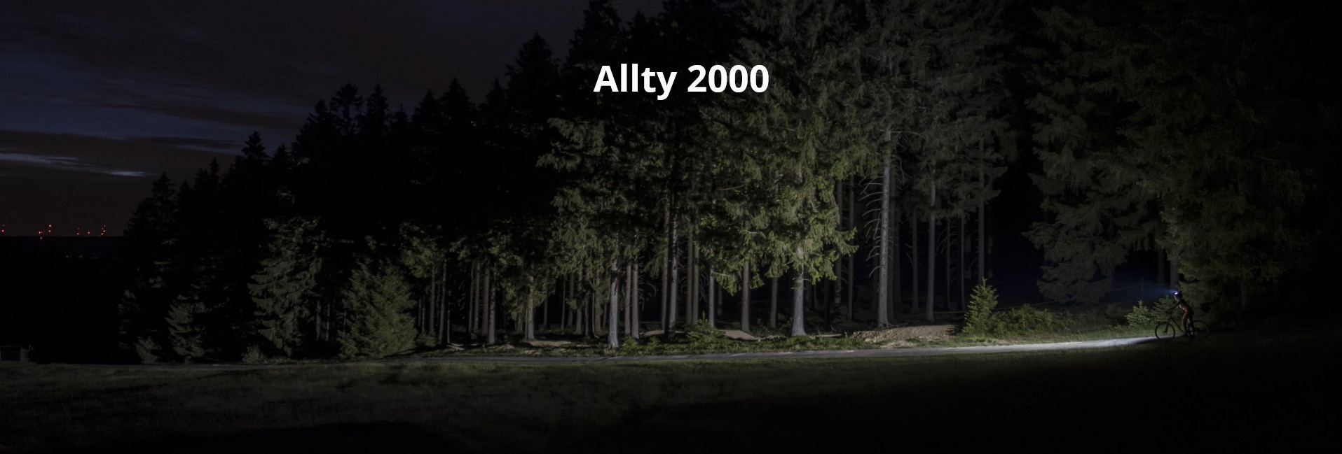 Magicshine Helmlampe Allty 2000 mit Radfahrer im Wald