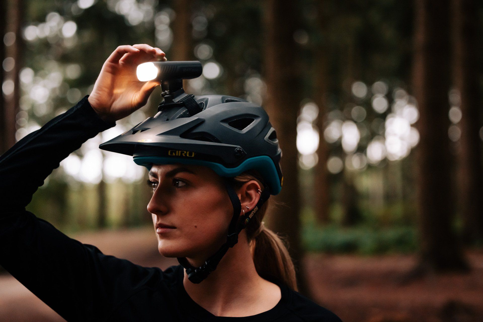 Magicshine Helmlampe RN 3000, www.magicshine.de