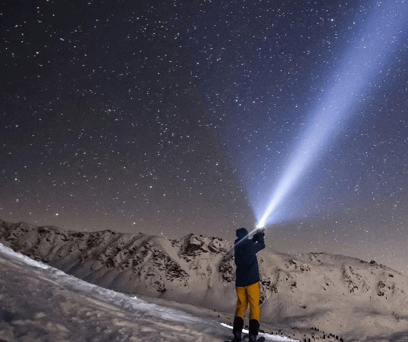 MOH 35B Magicshine MOH Stirnlampen beim Ski fahren mit high-power LED Lichtstrahl